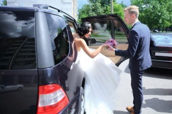 bridegroom-helps-bride-out-bridal-car_160672-258-qmng7opgrxjgnxj0wfw848pvpsob8n56eiam4zswda bridegroom-helps-bride-out-bridal-car_160672-258-qmng7opgrxjgnxj0wfw848pvpsob8n56eiam4zswda